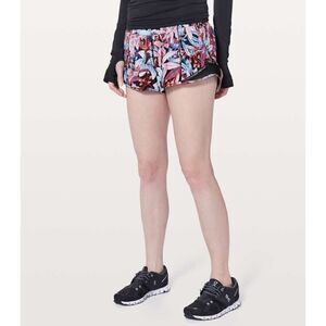 Lululemon Hotty Hot Short II *2.5" Lush Lillies Multi / Black - Size: 8